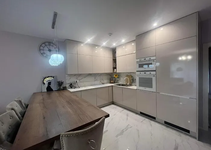Beverly Hills House Pri Potoku By Pinkreal