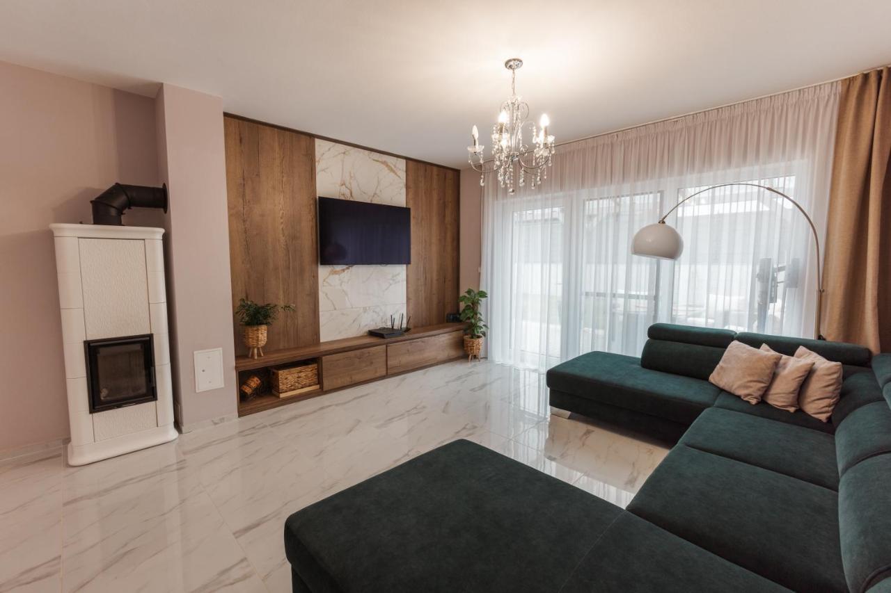 Beverly Hills House Pri Potoku By Pinkreal Holiday home Solcany